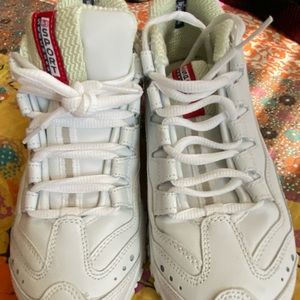 Sketchers white spirit sneakers size 8.5
